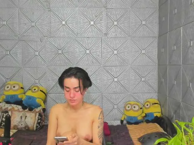 Live sex webcam photo for KayceeIlove #292210072