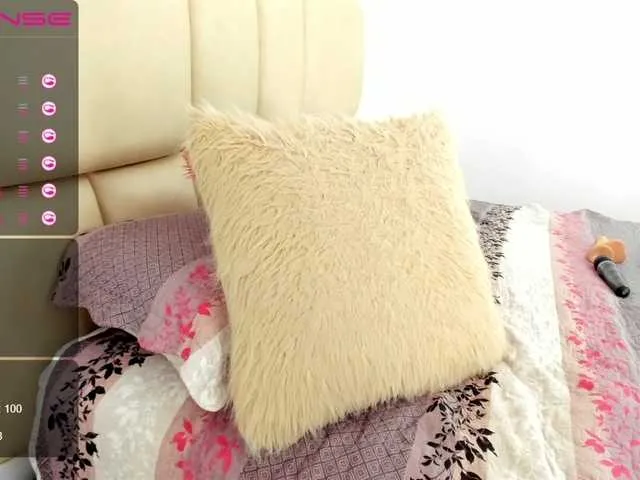 Live sex webcam photo for KaylaGinger #272360595