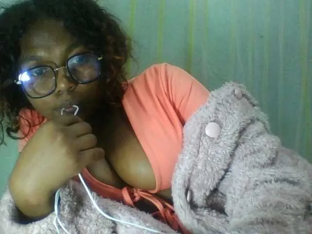 Live sex webcam photo for Kaysha12 #291292040
