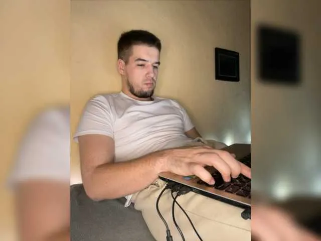 Live sex webcam photo for KeGaMbiT69 #277217444