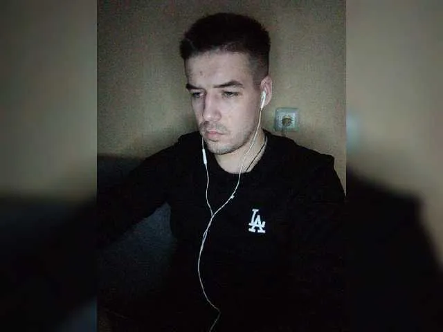 Live sex webcam photo for KeGaMbiT69 #277375303