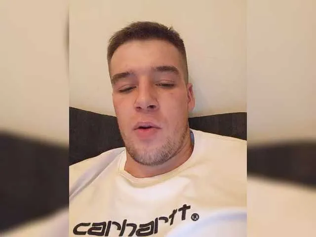 Live sex webcam photo for KeGaMbiT69 #292104045