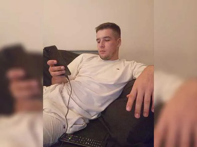 Live sex webcam photo for KeGaMbiT69 #292123607