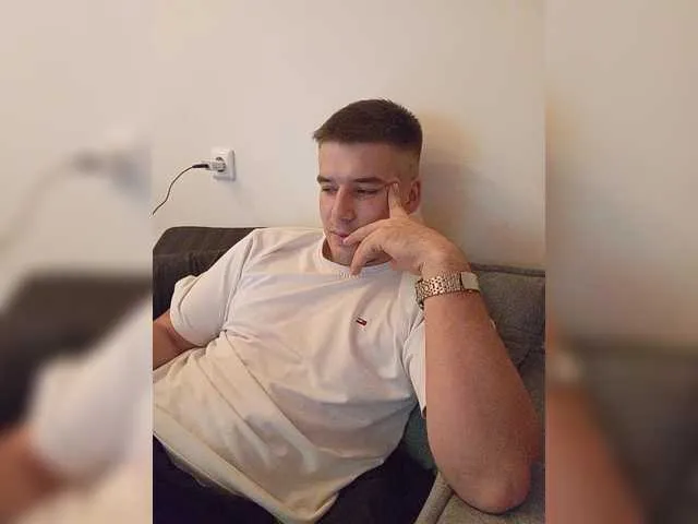 Live sex webcam photo for KeGaMbiT69 #292149774