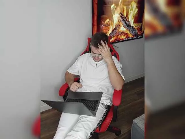 Live sex webcam photo for KeGaMbiT69 #292204000