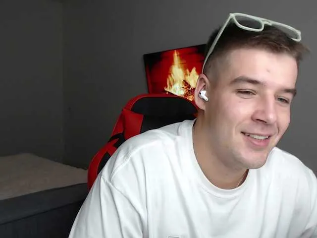 Live sex webcam photo for KeGaMbiT69 #292230280