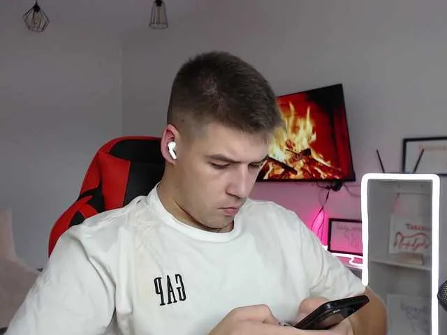 Live sex webcam photo for KeGaMbiT69 #292237469