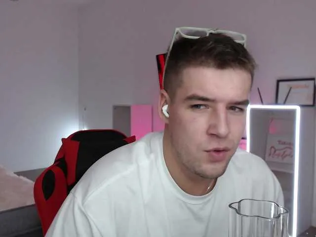 Live sex webcam photo for KeGaMbiT69 #292249618