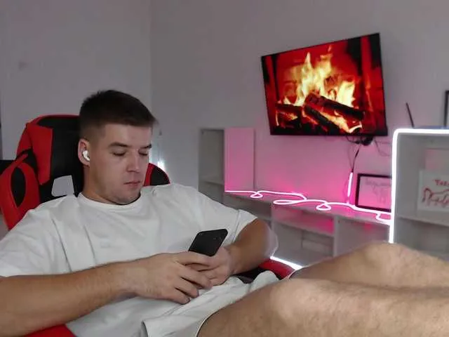 Live sex webcam photo for KeGaMbiT69 #292254640