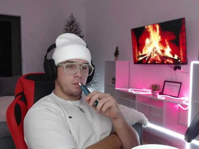 Live sex webcam photo for KeGaMbiT69 #292298320