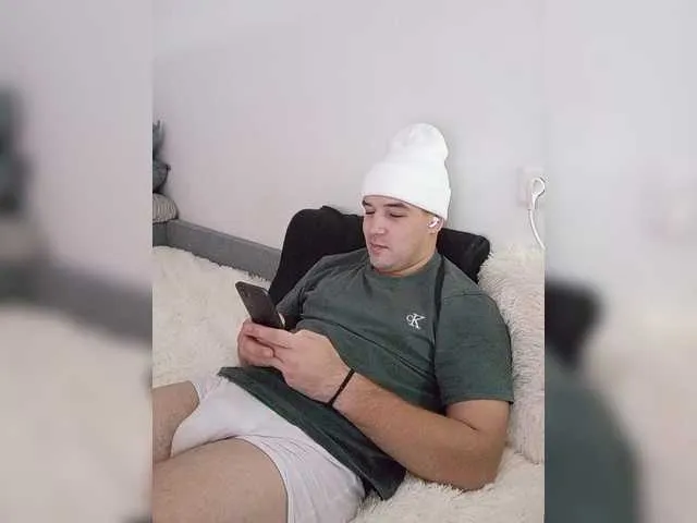 Live sex webcam photo for KeGaMbiT69 #292332522