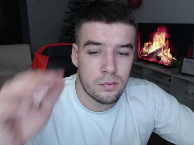 Live sex webcam photo for KeGaMbiT69 #292419758