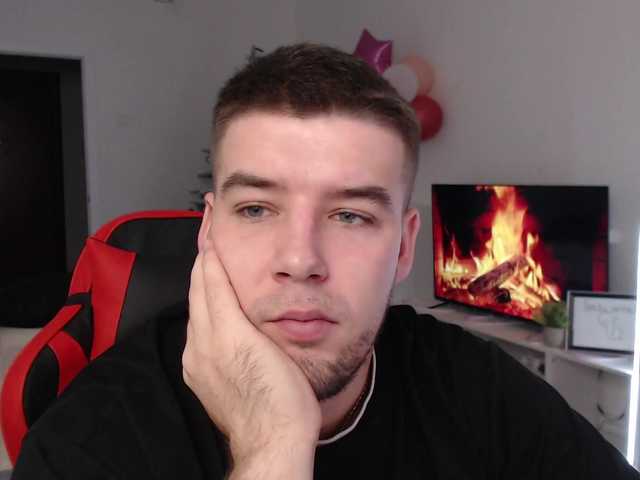 Live sex webcam photo for KeGaMbiT69 #292429423