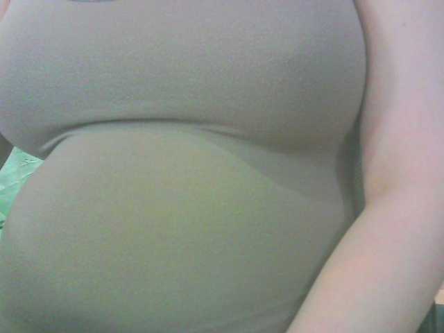 Live sex webcam photo for KeepmepregO #291576272