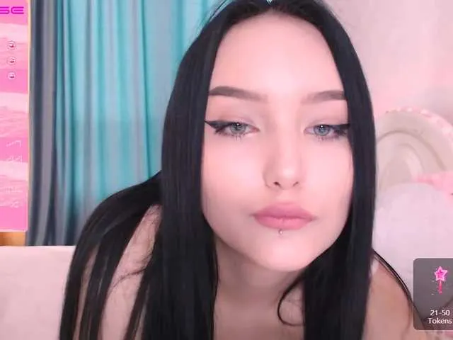 Live sex webcam photo for KeilaSui #273309729