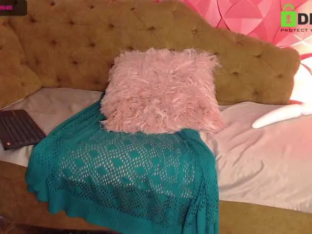 Live sex webcam photo for KeilaSummer #271996712