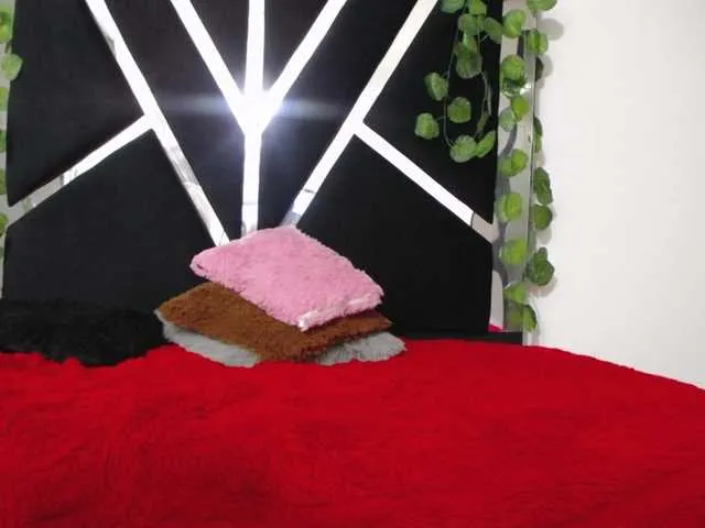 Live sex webcam photo for Keira-fox #272436426