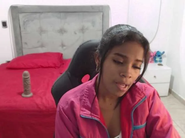 Live sex webcam photo for Keiraboniet #272708017