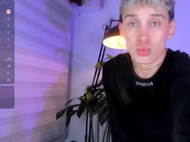 Live sex webcam photo for KeitaroRaiden #290664941