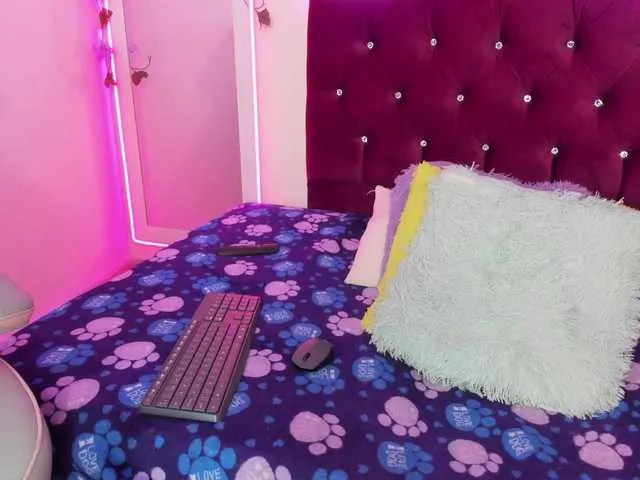 Live sex webcam photo for Kelly-Ass #276133759