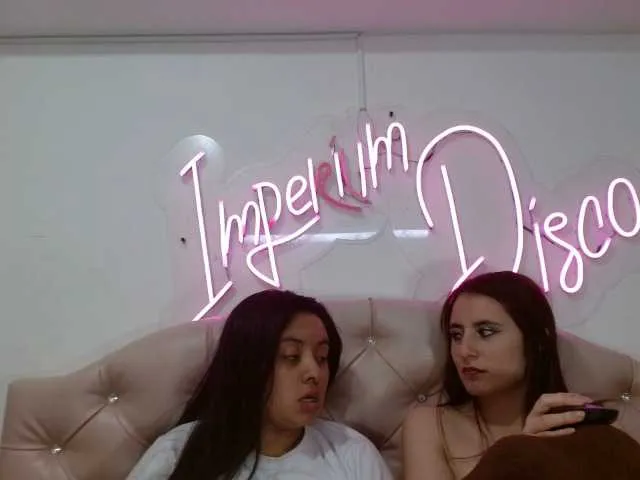 Live sex webcam photo for KellyAndHeily69 #277135936