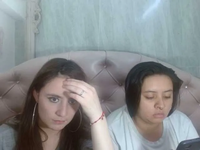 Live sex webcam photo for KellyAndHeily69 #277370655