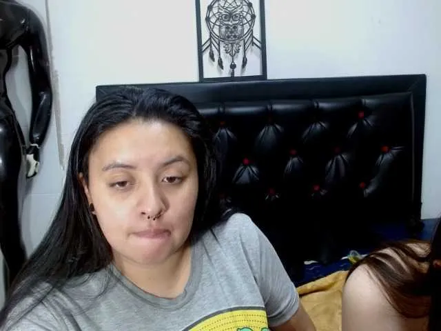 Live sex webcam photo for KellyAndHeily69 #277623690