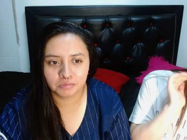 Live sex webcam photo for KellyAndHeily69 #277661729