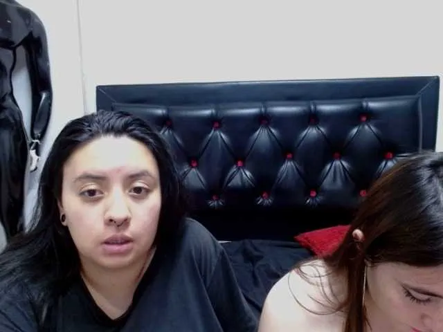 Live sex webcam photo for KellyAndHeily69 #277761744