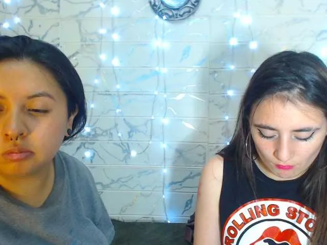 Live sex webcam photo for KellyAndHeily69 #277871738