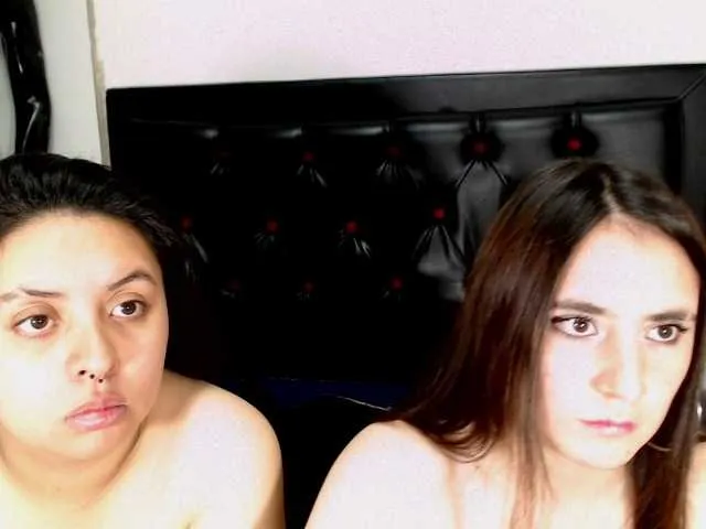 Live sex webcam photo for KellyAndHeily69 #277898572