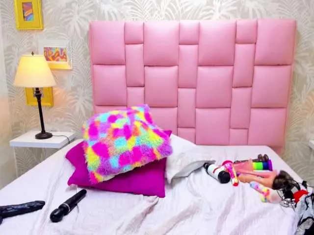 Live sex webcam photo for KellyBents #274267433