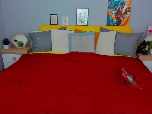 Live sex webcam photo for KellyFlores #291797222