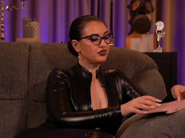 Live sex webcam photo for KellyKent #290961899