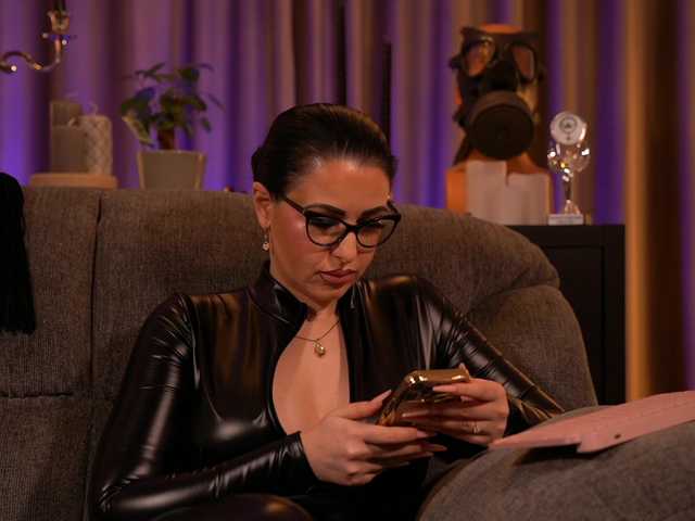 Live sex webcam photo for KellyKent #291066692