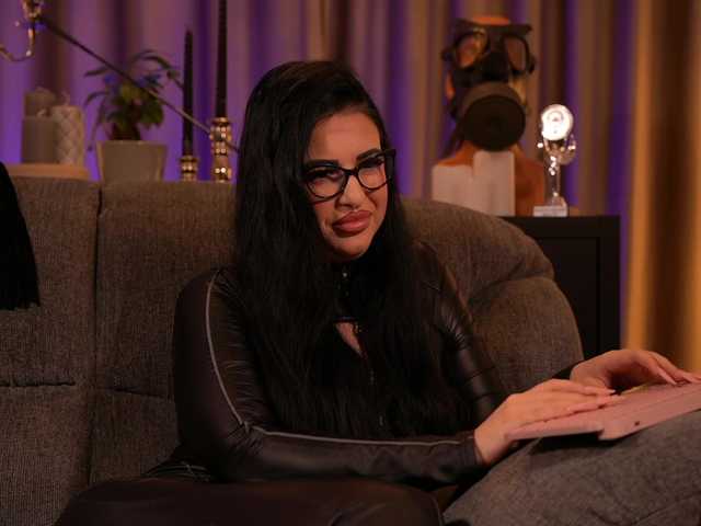 Live sex webcam photo for KellyKent #291122833