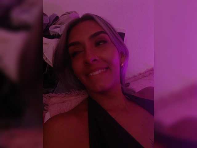 Live sex webcam photo for KellyMartiin #290604304