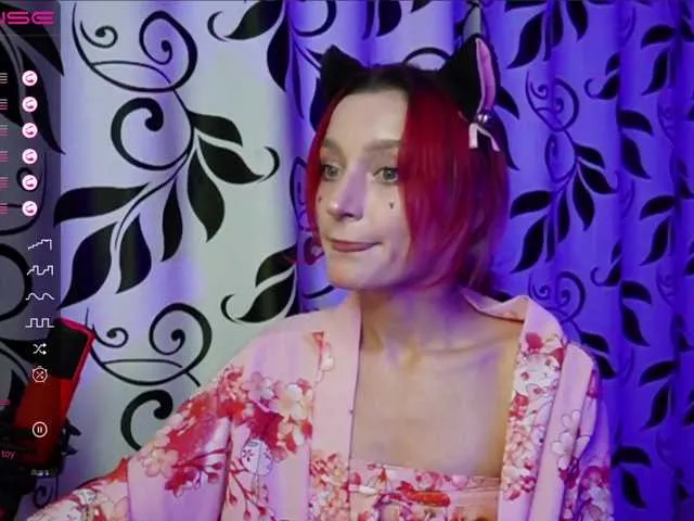 Live sex webcam photo for KellyMayWow #275810803