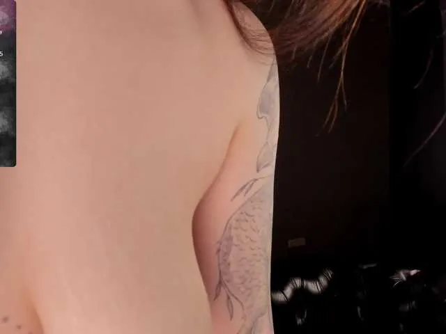 Live sex webcam photo for KellyMiller #290782082