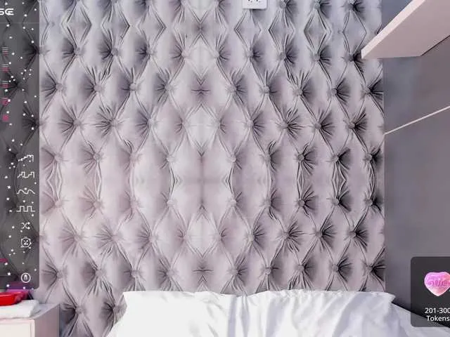 Live sex webcam photo for KellyWebber #276664171