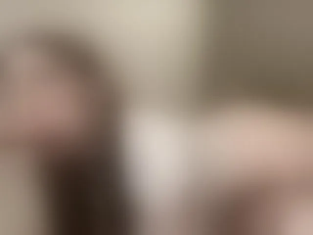 Live sex webcam photo for KellyyBeryy #292431693