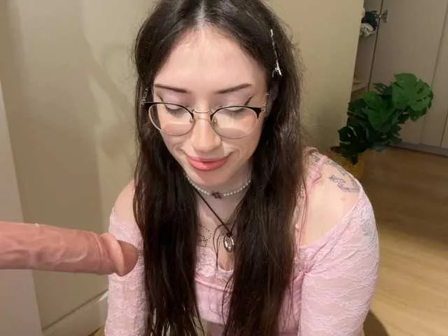 Live sex webcam photo for KellyyBeryy #293119421