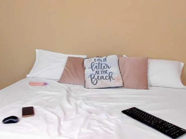 Live sex webcam photo for KemilF #275599854