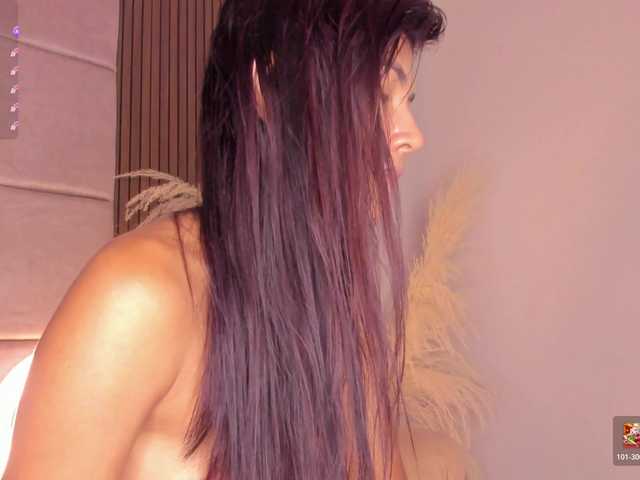 Live sex webcam photo for Kendall-19 #293982067
