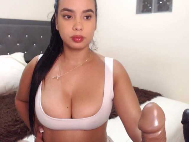 Live sex webcam photo for KendallClove #289537825