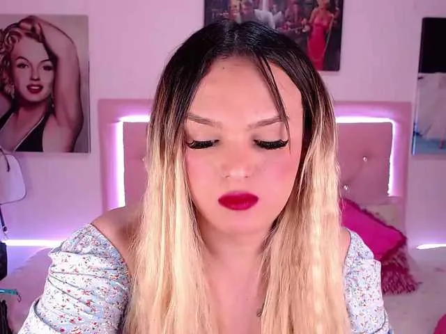 Live sex webcam photo for KendallCurkov #273145203