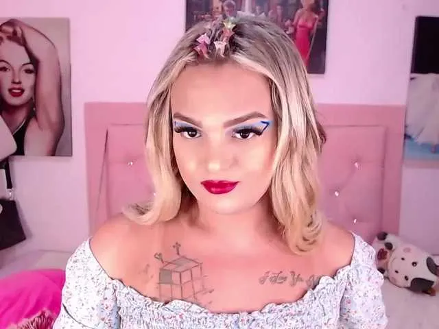 Live sex webcam photo for KendallCurkov #273431947