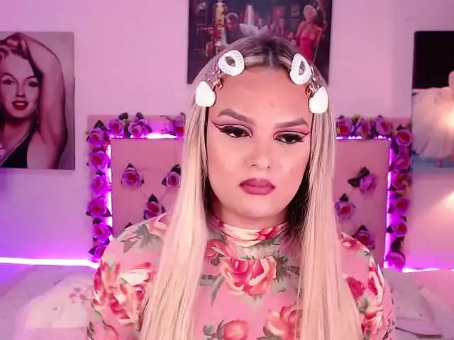 Live sex webcam photo for KendallCurkov #273596716