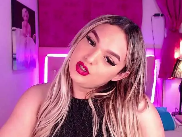 Live sex webcam photo for KendallCurkov #274427777