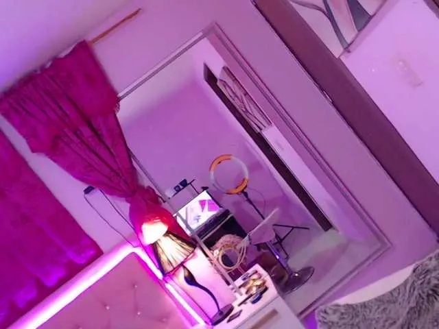 Live sex webcam photo for KendallCurkov #274499224